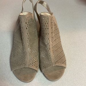 Liz Claiborne Refined Comfort size 10M sling back 3” block heels-Gamma